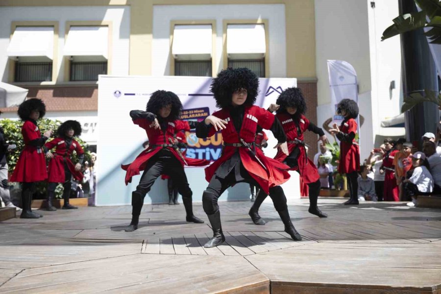 Mersin’de Düzenlenen Uluslararası Çocuk Festivali Sürüyor