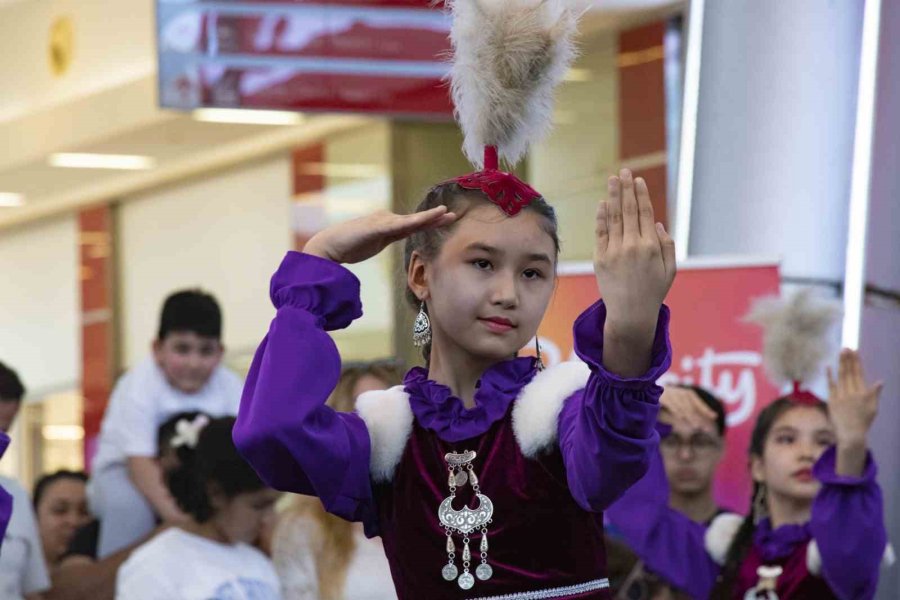 Mersin’de Düzenlenen Uluslararası Çocuk Festivali Sürüyor