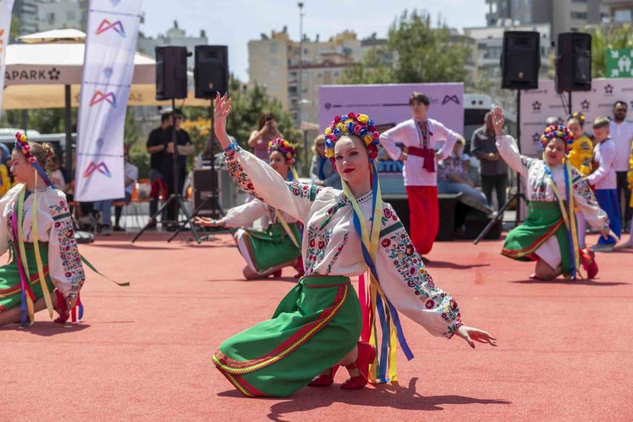 Mersin’de Düzenlenen Uluslararası Çocuk Festivali Sürüyor