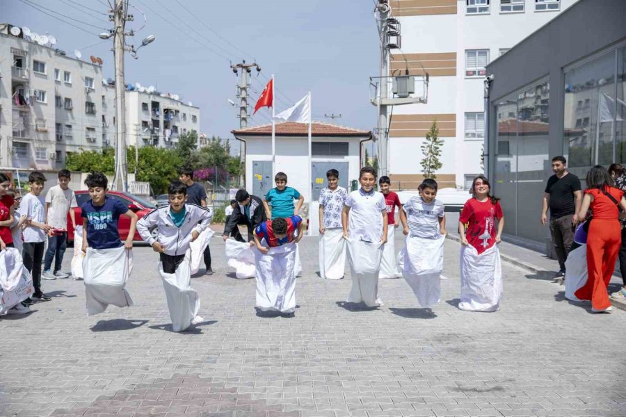 Mersin’de 23 Nisan Coşkusu Kente Yayıldı