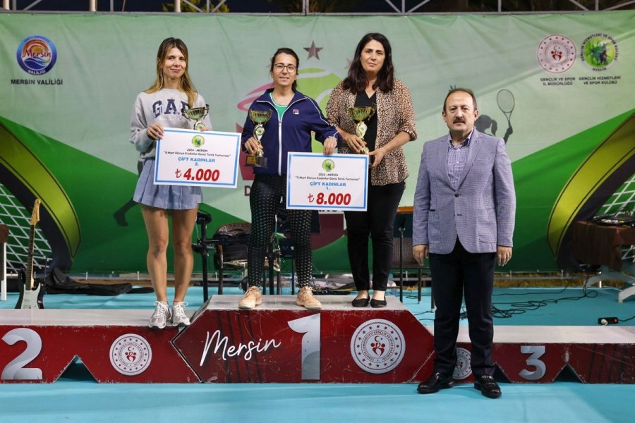 Kadınlar Günü Tenis Turnuvası’nda Dereceye Girenlere Ödülleri Verildi