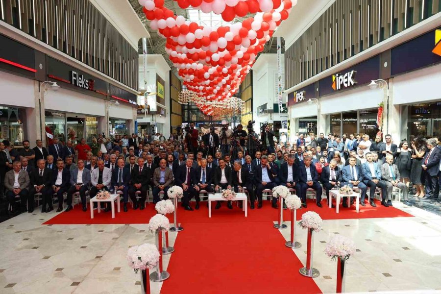 Kumsmall’da ’mobilyada Moda Show’ Başladı