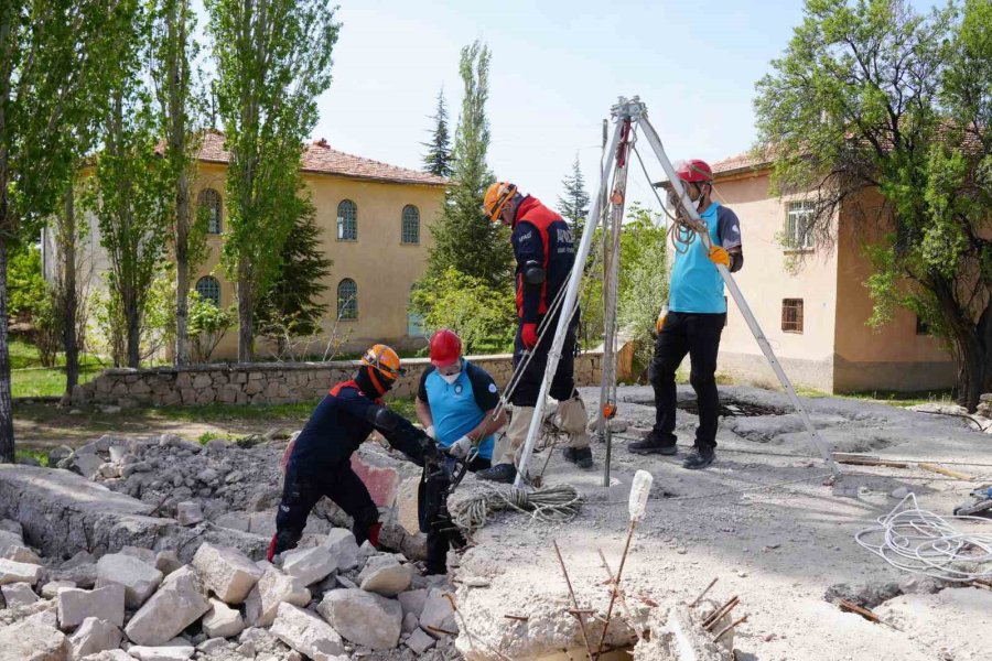 Niğde’de Umke Ekiplerine Arama Kurtarma Eğitimi Verildi