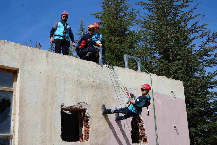 Niğde’de Umke Ekiplerine Arama Kurtarma Eğitimi Verildi