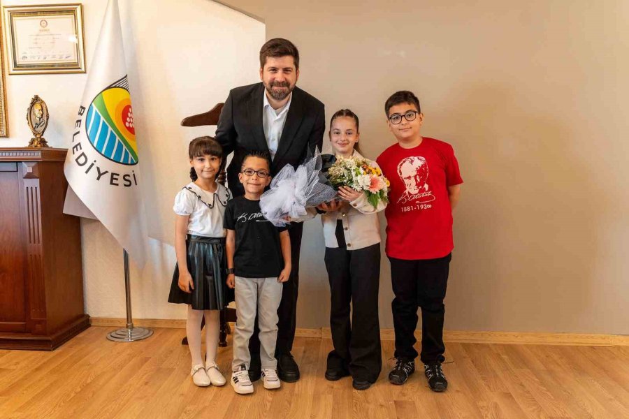 Başkan Boltaç, Koltuğunu Minik Öğrenciye Devretti