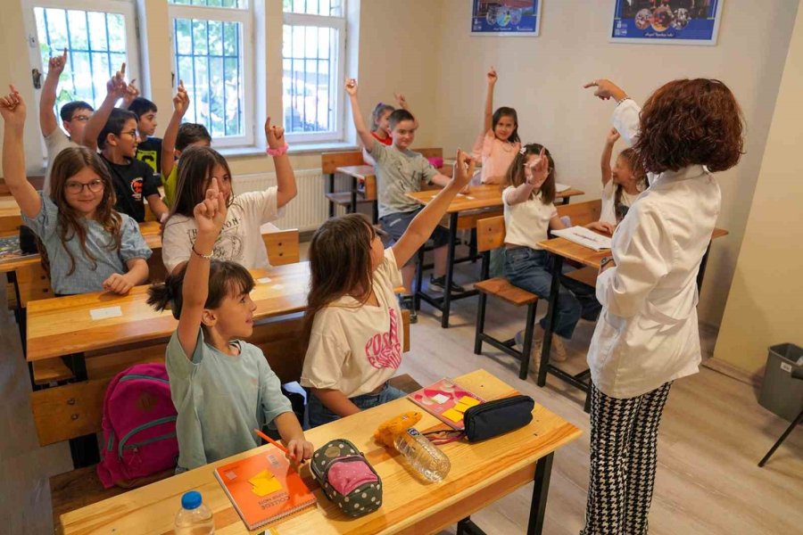 Tepebaşı’nda Çocuklar Geleceğe Umutla Bakıyor