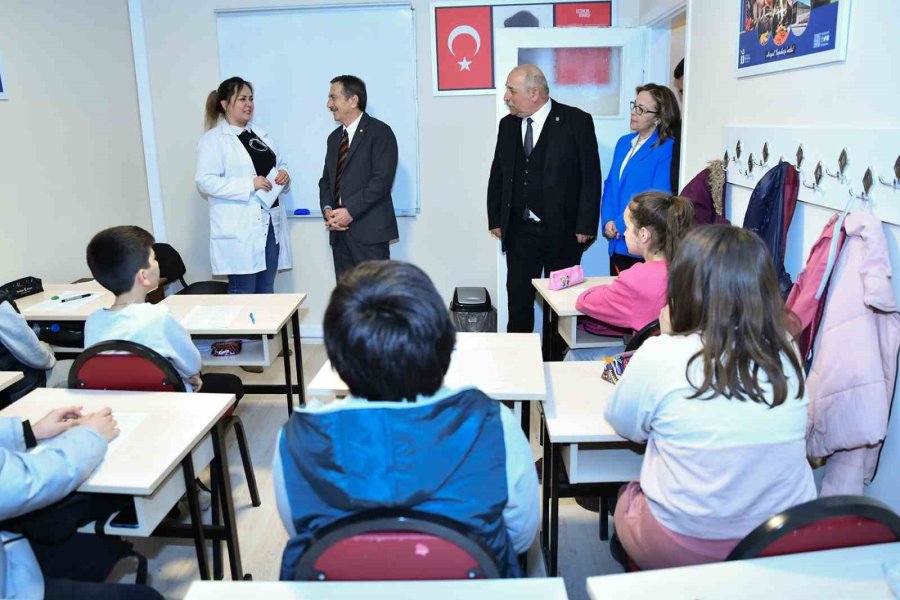 Tepebaşı’nda Çocuklar Geleceğe Umutla Bakıyor