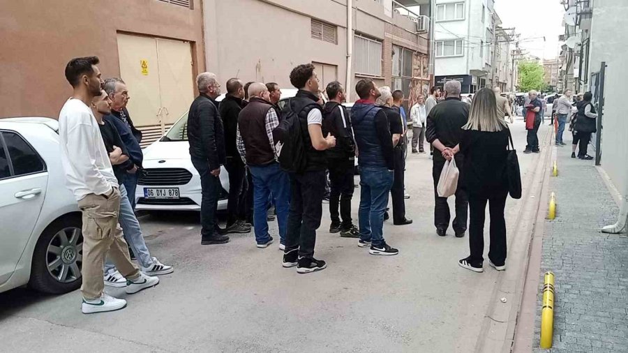 Polisten Kaçtı Fileye Tutuldu, Atladığı Balkonda Mahsur Kaldı