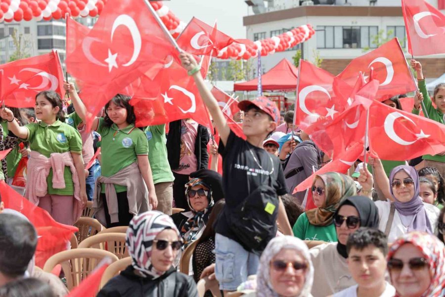 Vali Ve Belediye Başkanı Çocuklarla Halat Çekti, Kazanan Vali Oldu