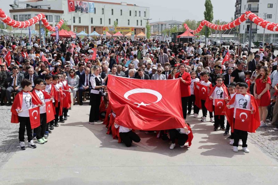Vali Ve Belediye Başkanı Çocuklarla Halat Çekti, Kazanan Vali Oldu