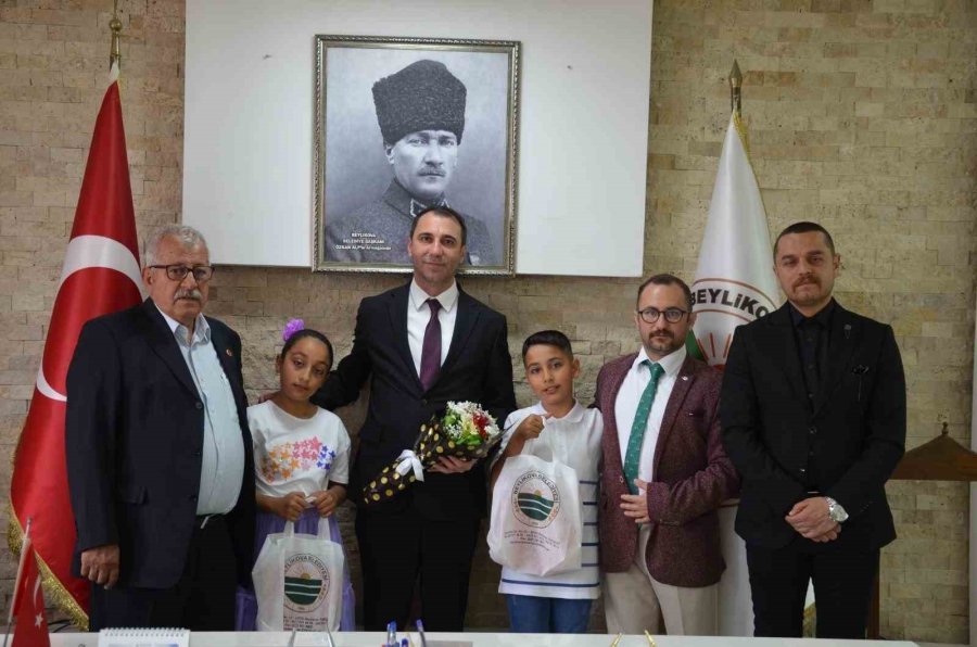 Başkanlık Koltuğu 23 Nisan´da Koltuk Havin Ve Adar’ın Oldu