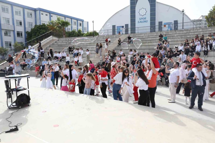 Alkü’lü Minikler Gönülleri Fethetti