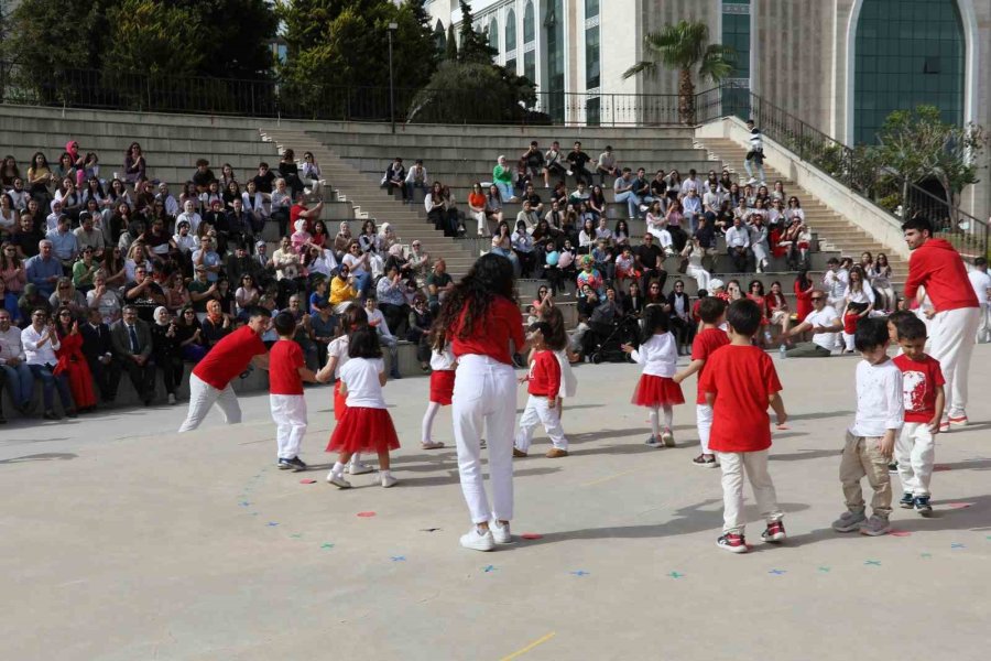 Alkü’lü Minikler Gönülleri Fethetti