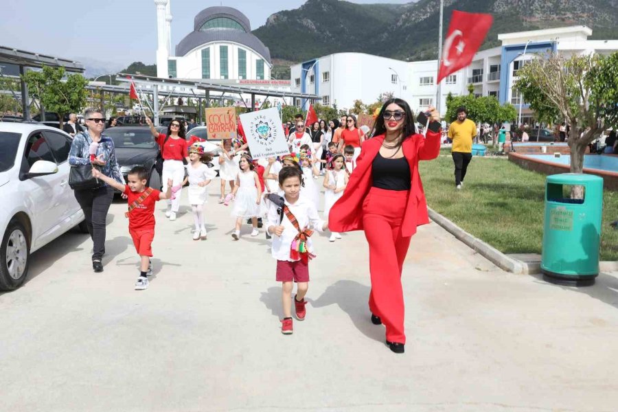 Alkü’lü Minikler Gönülleri Fethetti