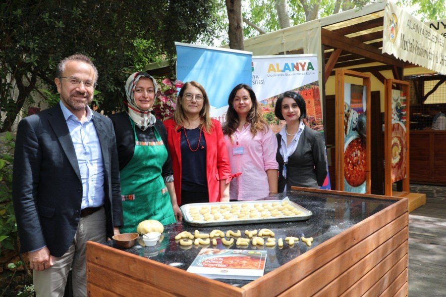 İletişim Ve Tasarım Festivalinde Yöresel Lezzetler Tanıtıldı