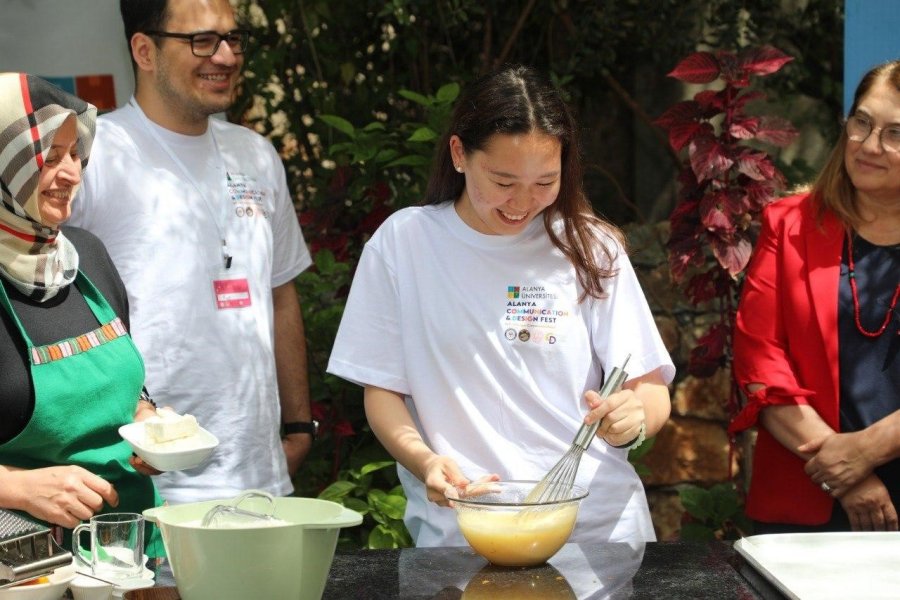 İletişim Ve Tasarım Festivalinde Yöresel Lezzetler Tanıtıldı