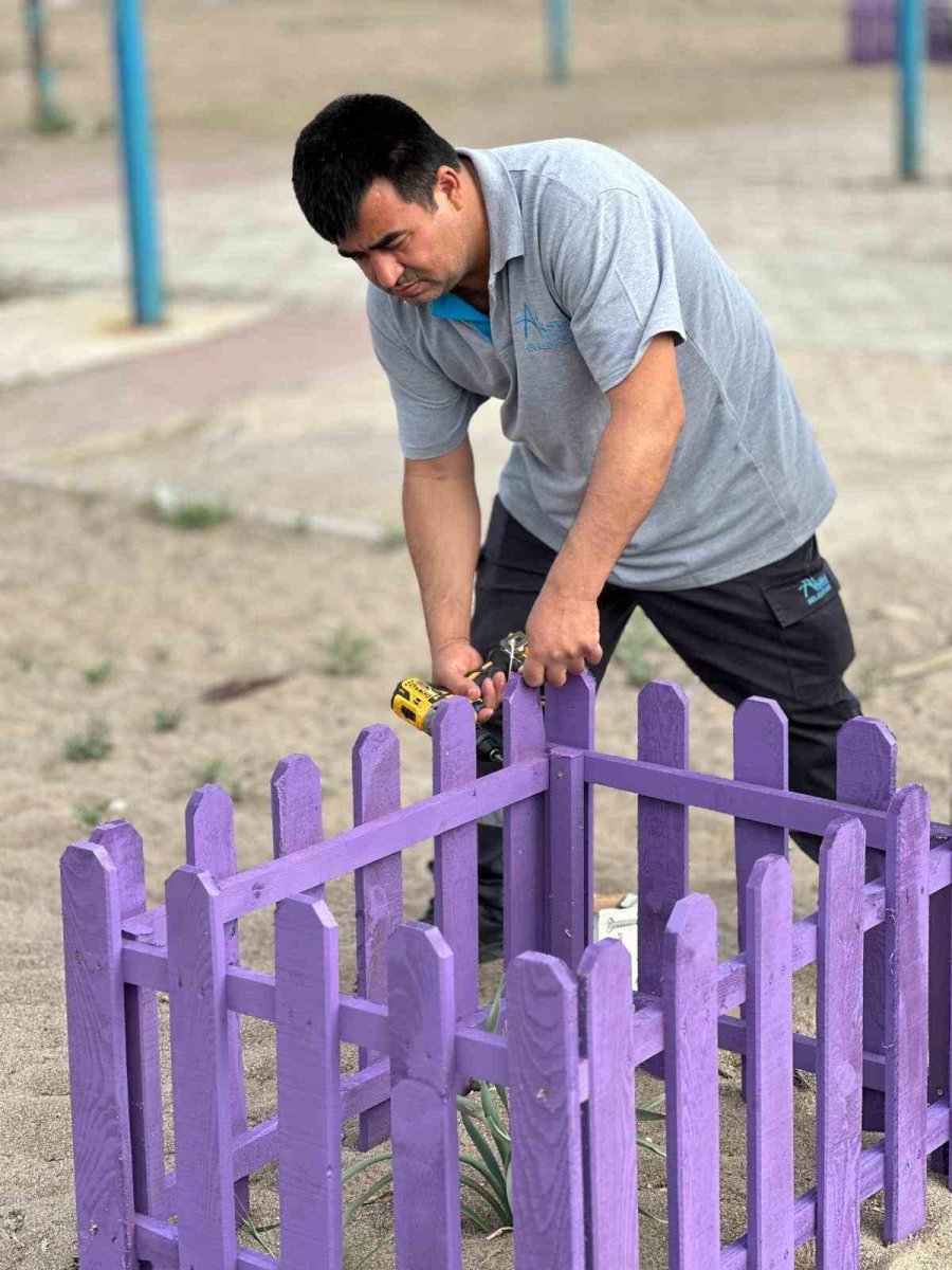 Antalya’da Kum Zambaklarına Çitli Koruma
