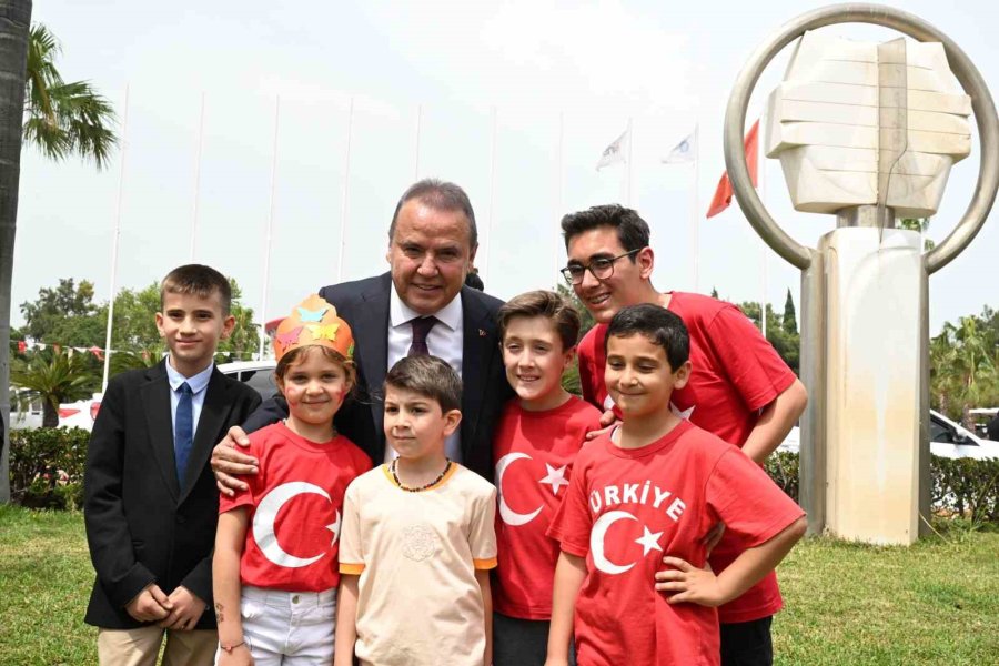 Dünya Çocukları Antalya’dan Barış Mesajı Verdi