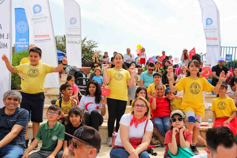 Dünya Çocukları Antalya’dan Barış Mesajı Verdi