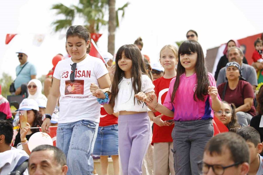 Dünya Çocukları Antalya’dan Barış Mesajı Verdi