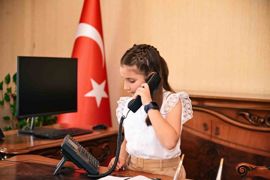 Antalya’nın Çocuk Valisi Makamı Devraldı