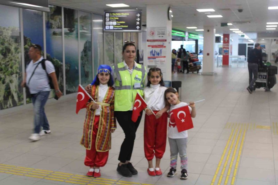 Gazipaşa-alanya Havalimanı’nda 23 Nisan Coşkusu