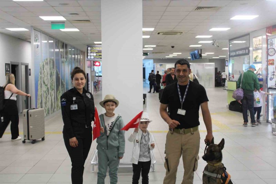 Gazipaşa-alanya Havalimanı’nda 23 Nisan Coşkusu