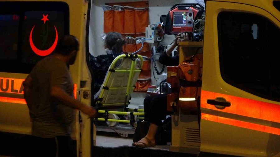 İki Otomobilin Çarpıştığı Kazada 3 Kişi Yaralandı