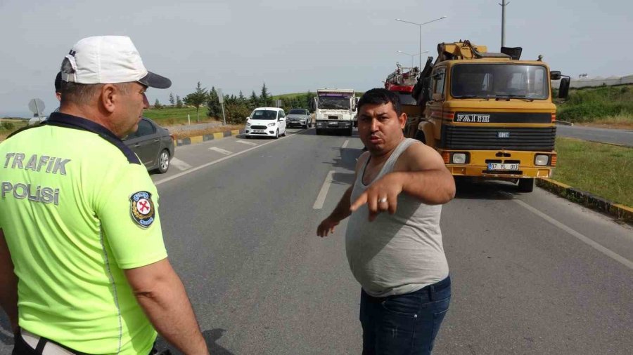 Lastiği Patlayan Kamyon Faciaya Neden Oluyordu