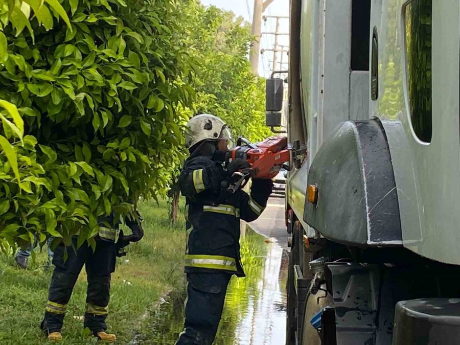 Atık Toplama Kamyoneti Alev Aldı