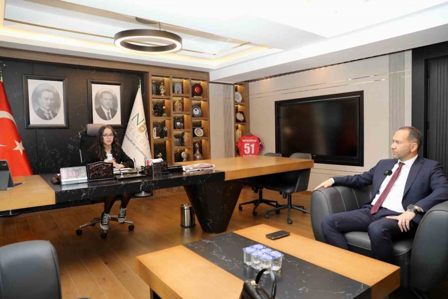 Başkan Özdemir, Makamını 7. Sınıf Öğrencisi Tuğba’ya Devretti