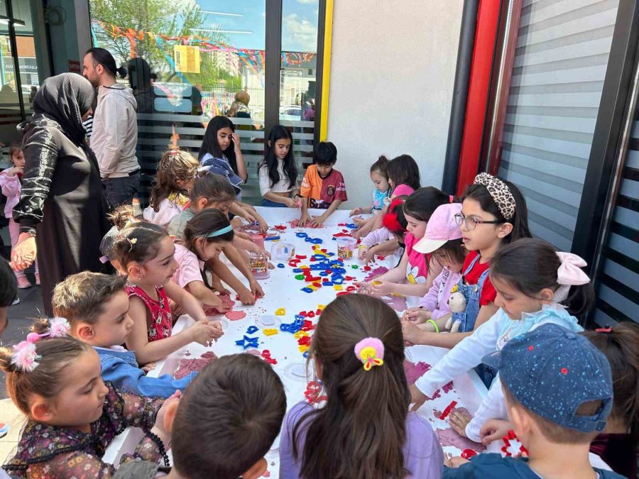 Büyükşehir’in Çocuk Kütüphanesi’nde "23 Nisan" Coşkusu