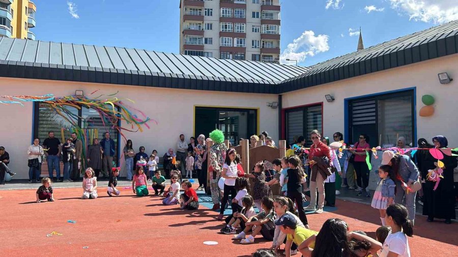 Büyükşehir’in Çocuk Kütüphanesi’nde "23 Nisan" Coşkusu