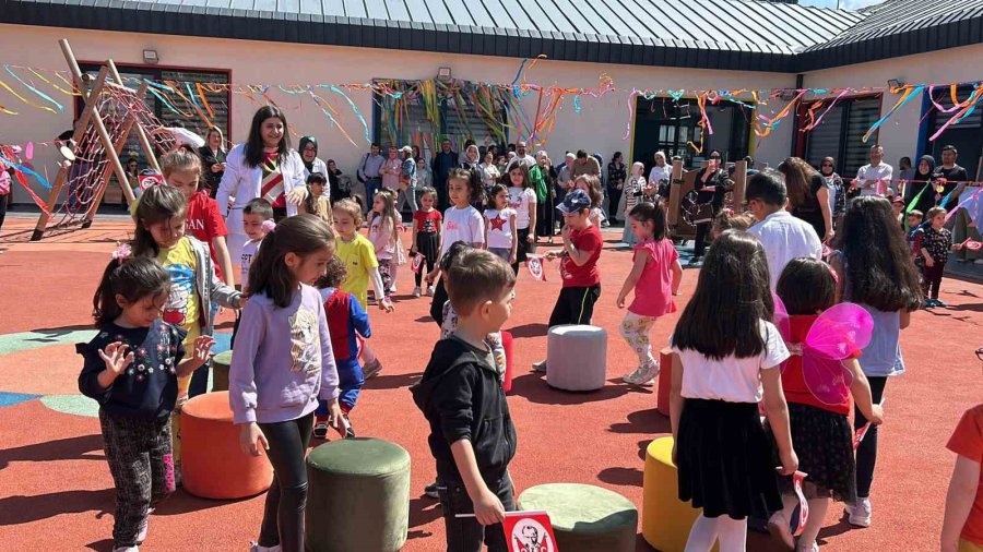 Büyükşehir’in Çocuk Kütüphanesi’nde "23 Nisan" Coşkusu