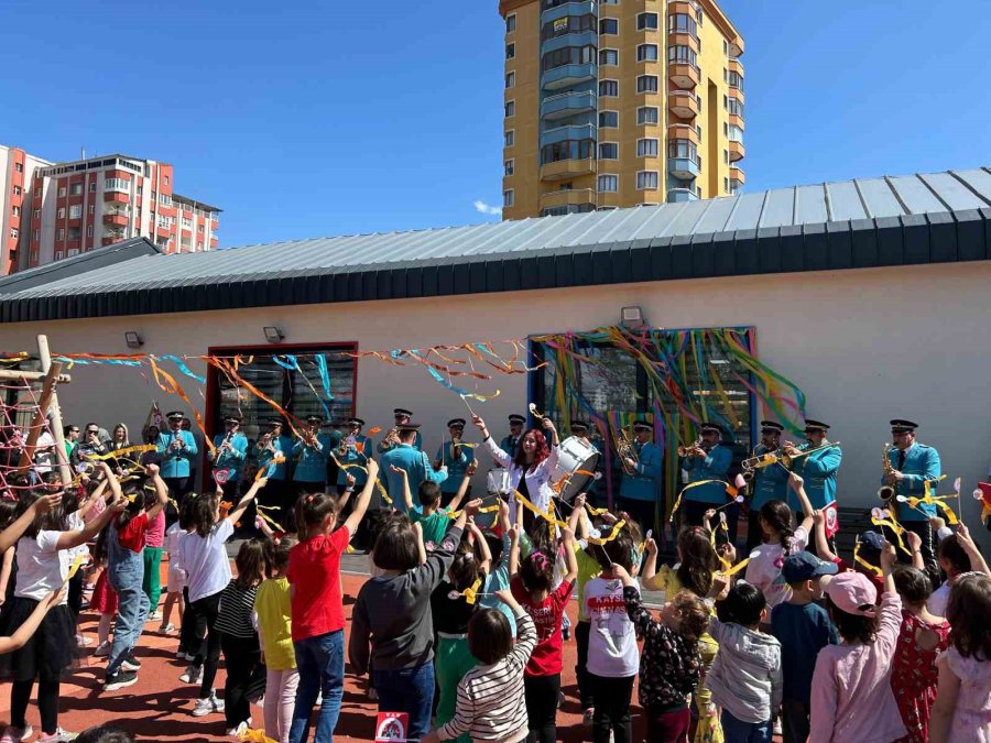 Büyükşehir’in Çocuk Kütüphanesi’nde "23 Nisan" Coşkusu