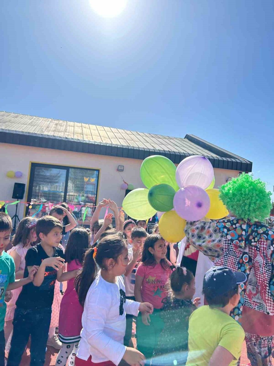 Büyükşehir’in Çocuk Kütüphanesi’nde "23 Nisan" Coşkusu