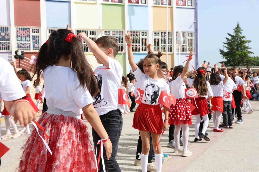 Başkan Menderes Dal Koltuğunu Çocuk Başkana Devretti