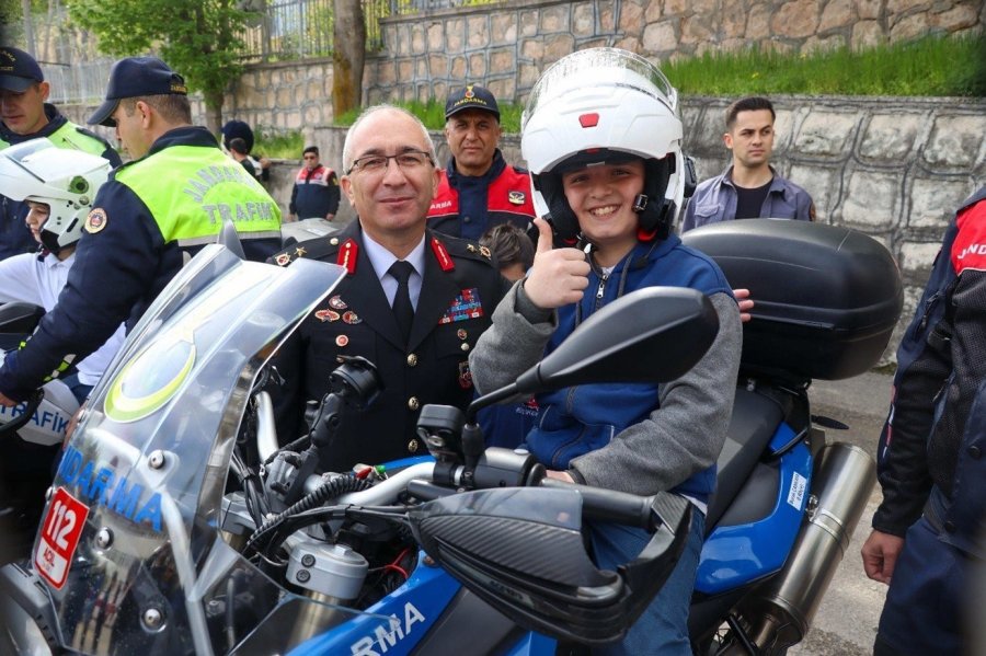 Ortaokul Öğrencilerinden Eskişehir İl Jandarma Komutanlığı’na Ziyaret