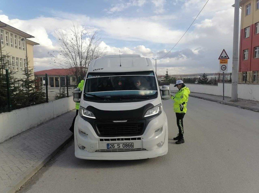 Eskişehir’de 576 Okul Servisine 17 Bin 690 Lira Trafik Cezası Kesildi