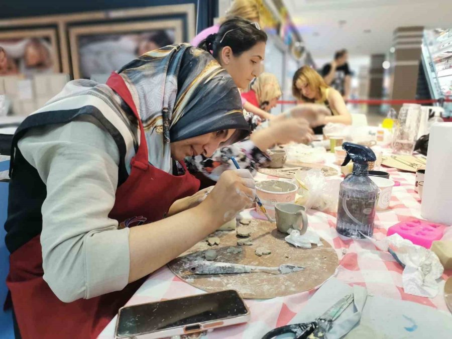 Çocuklar Bayramlarını Hilal’de Kutladı