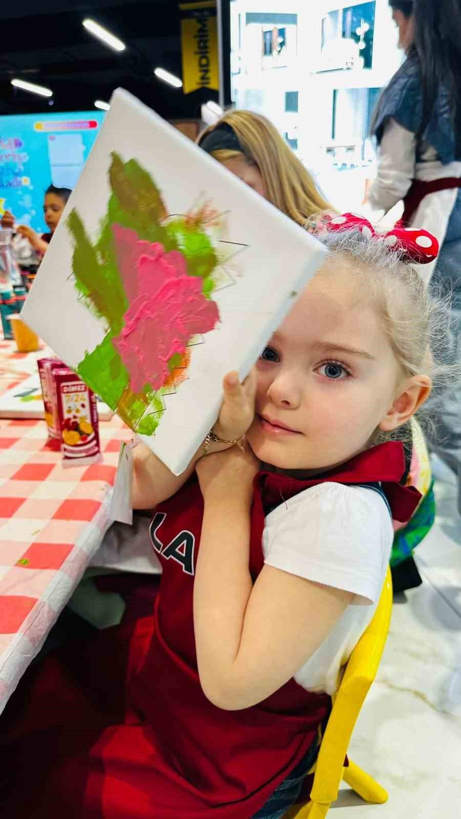 Çocuklar Bayramlarını Hilal’de Kutladı