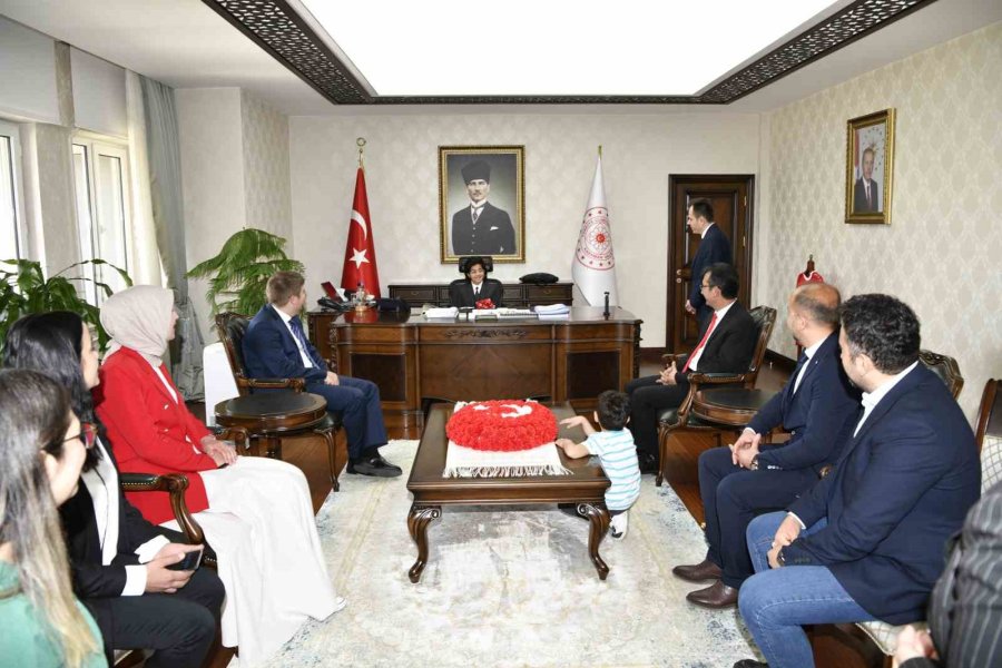 Vali Sarıibrahim Makamını 5. Sınıf Öğrencisi Recep Kaan Garip’e Devretti