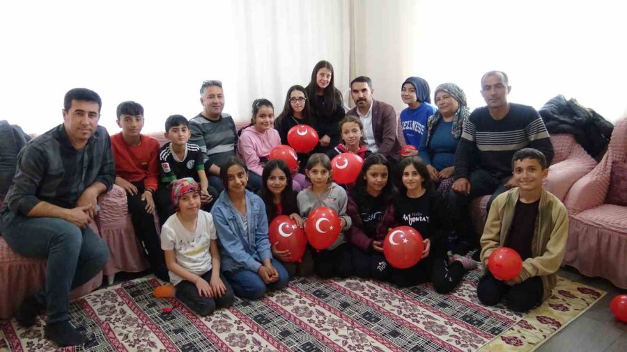 Doğuştan Engelli Havva’ya Arkadaşlarından Sürpriz 23 Nisan Kutlaması