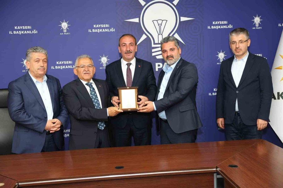 Başkan Büyükkılıç, Ak Parti Kayseri İl Başkanlığı Yönetim Kurulu Toplantısı’na Katıldı