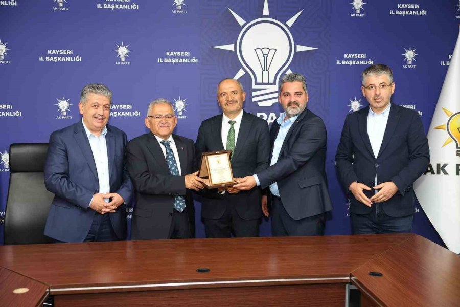 Başkan Büyükkılıç, Ak Parti Kayseri İl Başkanlığı Yönetim Kurulu Toplantısı’na Katıldı