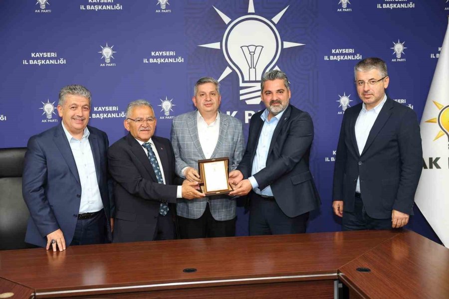 Başkan Büyükkılıç, Ak Parti Kayseri İl Başkanlığı Yönetim Kurulu Toplantısı’na Katıldı