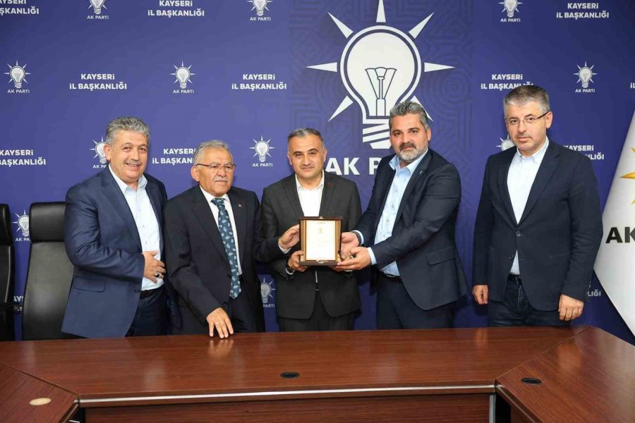 Başkan Büyükkılıç, Ak Parti Kayseri İl Başkanlığı Yönetim Kurulu Toplantısı’na Katıldı
