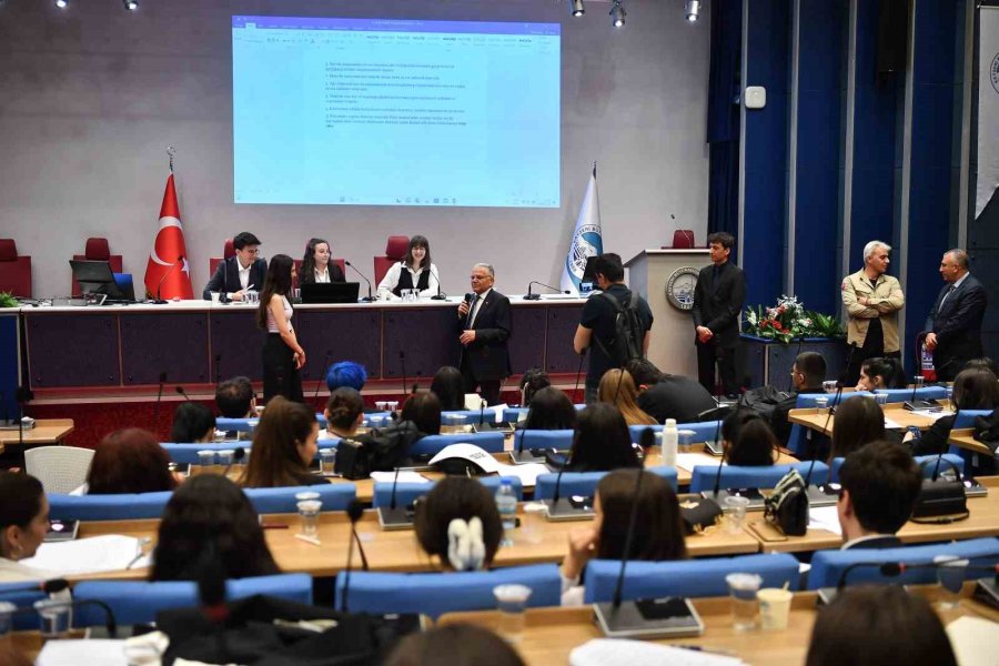 Genç Dostu Başkan, Öğrencilere Tbmm Gezisi Sözü Verdi