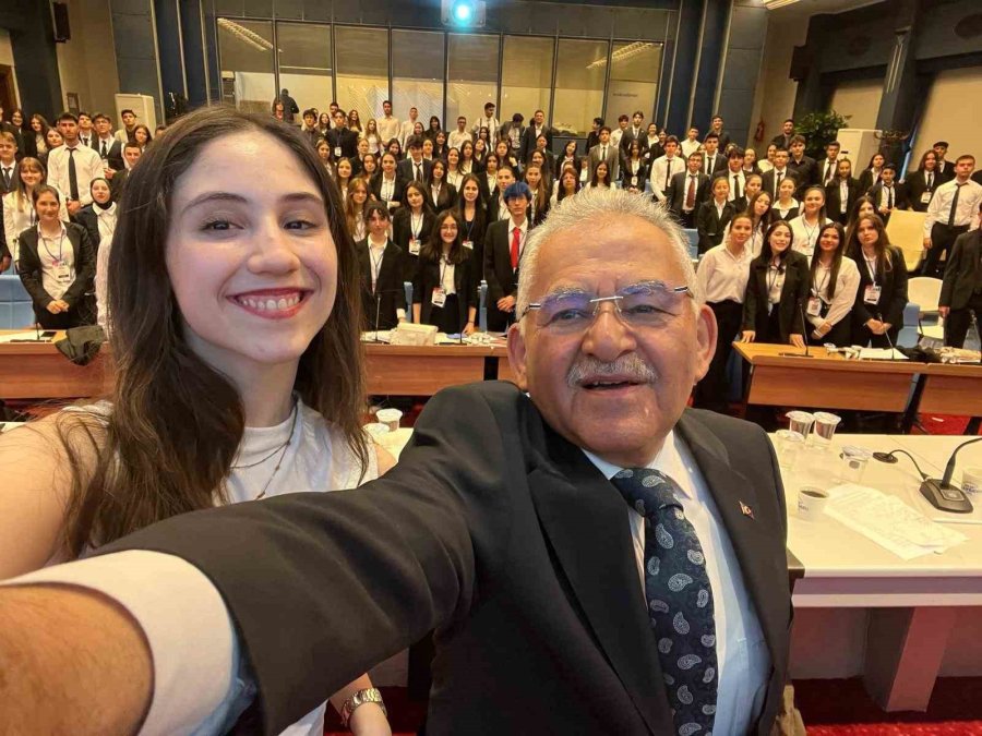 Genç Dostu Başkan, Öğrencilere Tbmm Gezisi Sözü Verdi