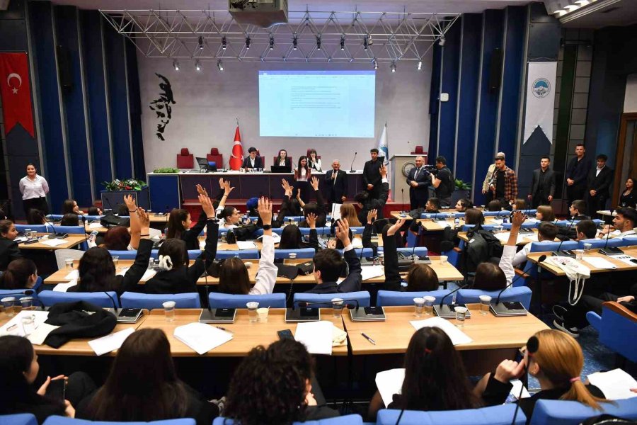 Genç Dostu Başkan, Öğrencilere Tbmm Gezisi Sözü Verdi